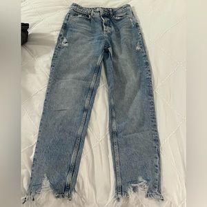 NWOT Zara Mom Jeans Frayed Hem size 4